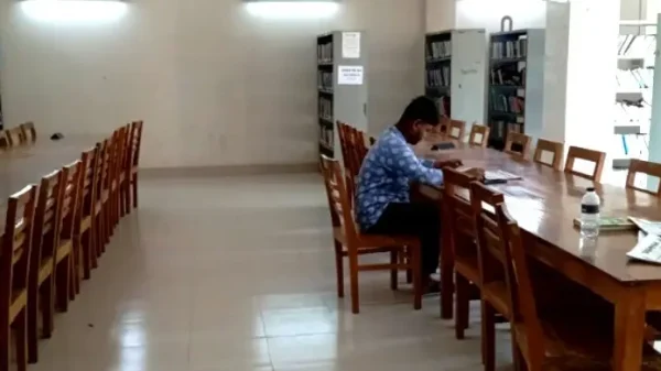 ডিজিটাল যুগে গ্রন্থাগার থেকে দূরে সরে যাচ্ছে তরুণ প্রজন্ম